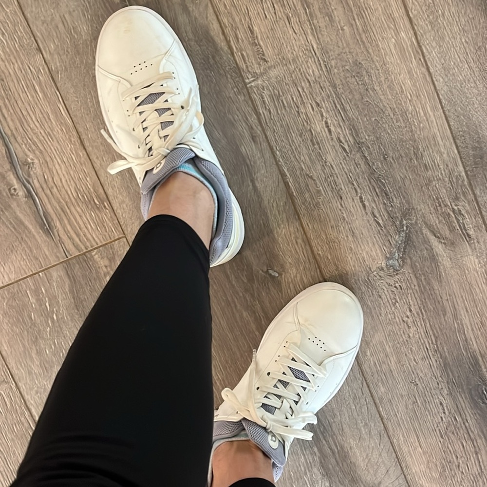 On Cloud Sneakers The Roger Advantage